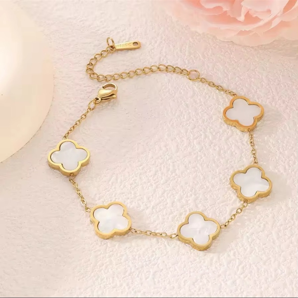 Four-Leaf Clover Gold and White BRACELET 
STAINLESS STEEL